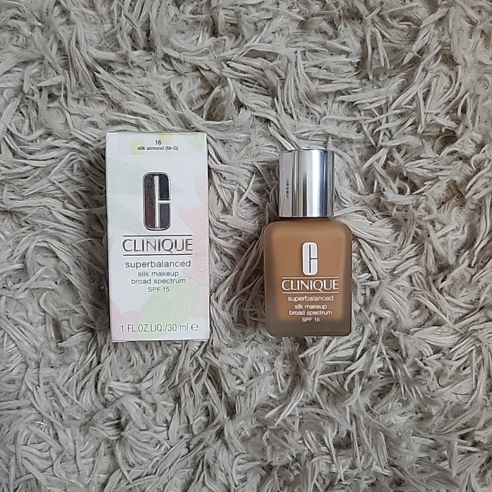 Clinique Superbalanced Makeup Silk Almond 16 Foundation SPF 15 Size 1 fl oz ✨️💫